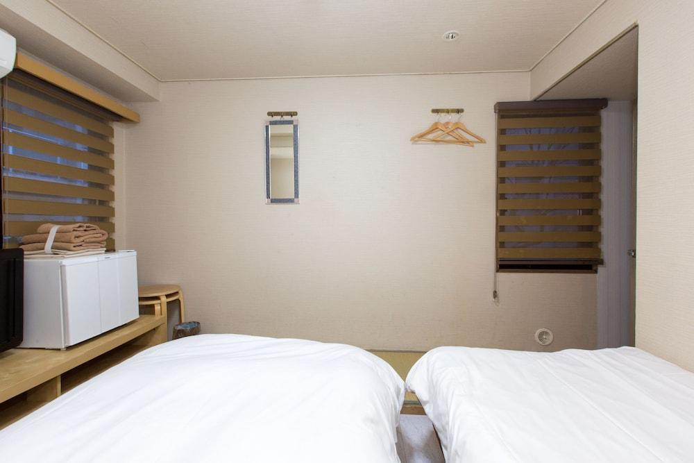 Hotel Empire in Shinjuku Tokio Buitenkant foto