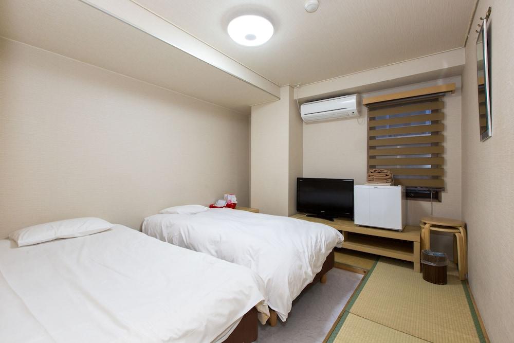 Hotel Empire in Shinjuku Tokio Buitenkant foto